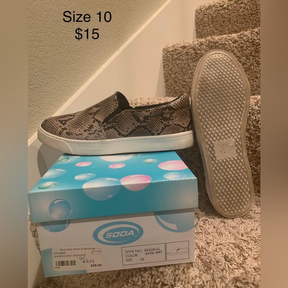 Size 10 Python color